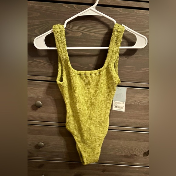 NWT Antonio Melani Crinkle Classic Square Neck Tank 1-Piece Swimsuit in Avocado - Picture 3 of 5